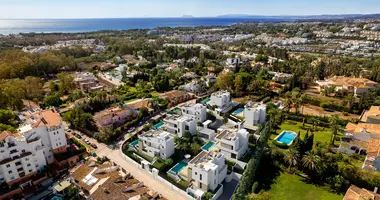 Villa 4 bedrooms in Estepona, Spain