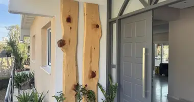 Villa 4 chambres dans Demos Agiou Athanasiou, Chypre