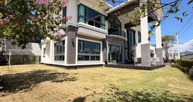 Villa in Pa Khlok, Thailand