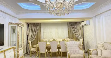 Apartamento 3 habitaciones en Taskent, Uzbekistán