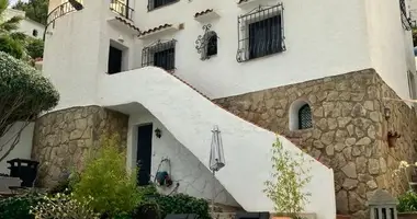 Villa 4 bedrooms in Calp, Spain