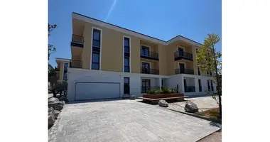 2 bedroom apartment in Tirana Municipality, Albania