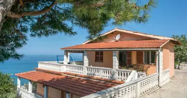 Villa 8 bedrooms in Agios Mattheos, Greece