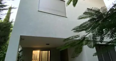 5 bedroom house in Agios Tychonas, Cyprus