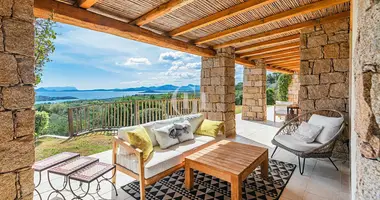 Villa 5 bedrooms in Sassari, Italy