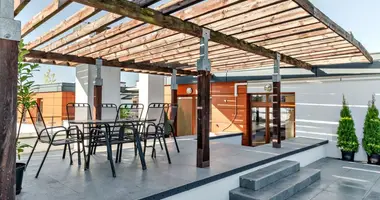 Mieszkanie 5 pokojów w Warszawa, Polska