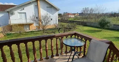 Dom w Podgorica, Czarnogóra