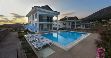 Mieszkanie 4 pokoi w Fethiye, Turcja
