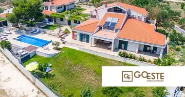 Дом 4 комнаты в Opcina Dezanovac, Хорватия