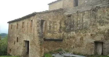 House 16 rooms in Montefortino, Italy