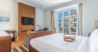 Квартира 4 комнаты в Тиват, Черногория