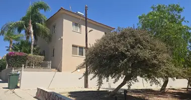 Villa 5 chambres dans Demos Agiou Athanasiou, Chypre