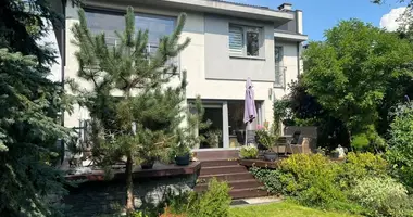 Дом 5 комнат в Варшава, Польша