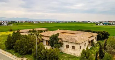 Дом 5 спален в Лакатамия, Кипр