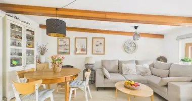 Mieszkanie 4 pokoi w Warszawa, Polska