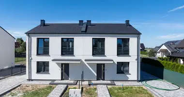 Maison dans Zimin, Pologne
