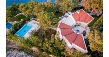 Villa 5 rooms in Opcina Selca, Croatia