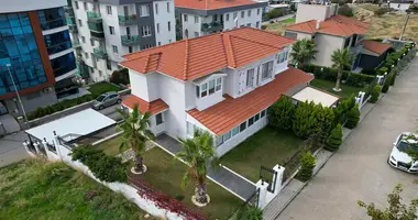 Casa 5 habitaciones en Guzelbahce, Turquía