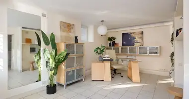 Коммерческое помещение 68 м² в Варшава, Польша