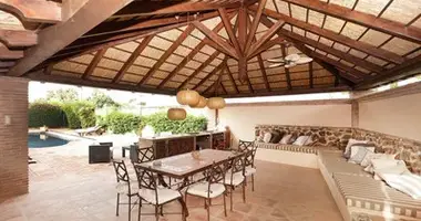 4 bedroom house in Estepona, Spain