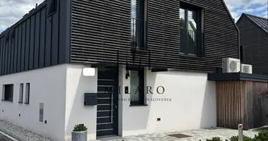 Modern, partially furnished semi-detached house w Upravna Enota Ljubljana, Słowenia