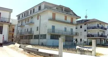 Dom 22 pokoi w Terni, Włochy