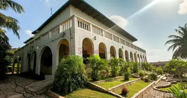 8 bedroom House in Dzorwulu, Ghana