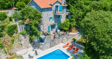 Casa 5 habitaciones en Montenegro