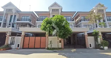 4 bedroom house in Sangkat Chak Angrae Kraom, Cambodia