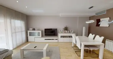 Apartamento 4 habitaciones en Castelldefels, Španjolska