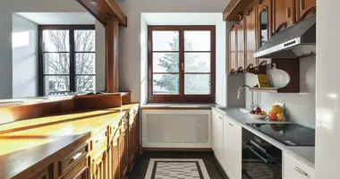 Wohnung 5 zimmer in Warschau, Polen