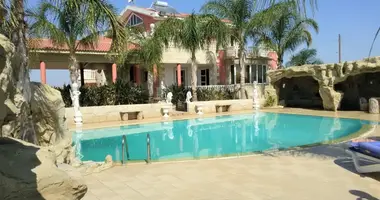 Villa 4 bedrooms in Paliometocho, Cyprus