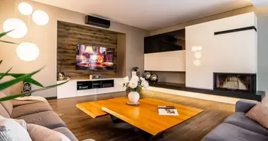 Коммерческое помещение 640 м² в Сьрода-Велькопольска, Польша