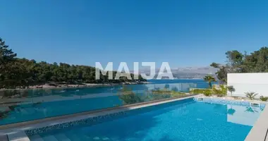 Villa in Splitska, Croatia