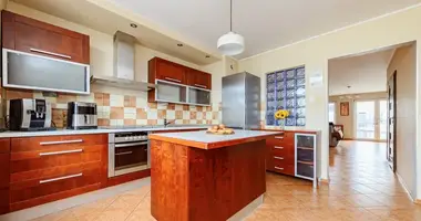 Квартира 5 комнат в Варшава, Польша