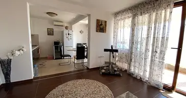 Квартира 1 комната в Добра Вода, Черногория