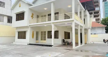 6 bedroom villa in Sangkat Boeng Keng Kang Ti Muoy, Cambodia