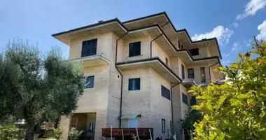 Commercial property 1 000 m² in Montappone, Italy