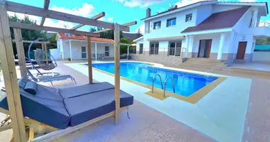 villa de 5 dormitorios en Paramytha, Chipre