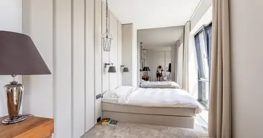 Wohnung 4 zimmer in Warschau, Polen