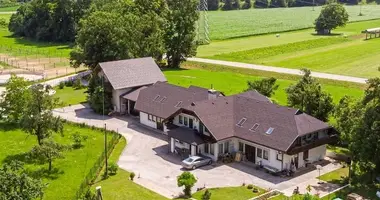 Dom w Radovljica, Słowenia