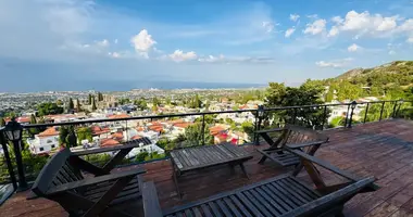 Villa con vistas al mar y piscina privada en Bellapais en Bellapais, Chipre del Norte
