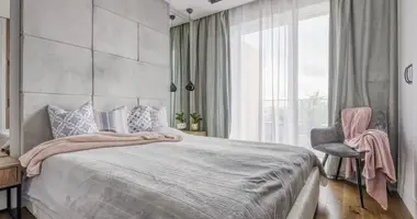 Mieszkanie 4 pokoi w Warszawa, Polska