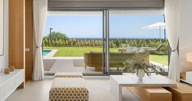 3 bedroom apartment in Estepona, Spain