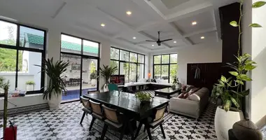 Villa 4 chambres dans Sangkat Krang Thnong, Cambodge