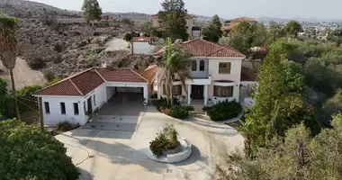 Dom 4 pokoi w Dali, Cypr