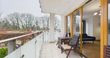 Mieszkanie 3 pokoi w Warszawa, Polska