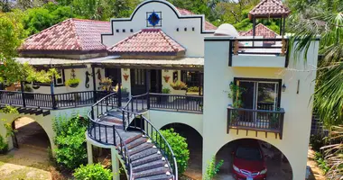 Haus 4 Schlafzimmer in Roatan, Honduras