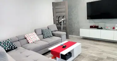 Dom 10 pokojów w Marki, Polska