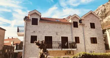 Wohnung 4 Schlafzimmer in Kotor, Montenegro